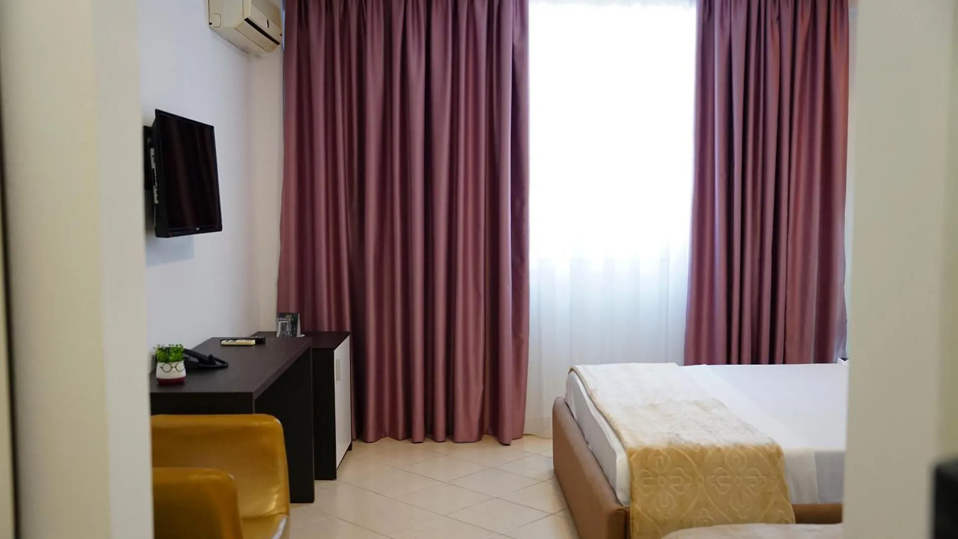 Atrium Deluxe Resort Golem  4*, Golem (Tirana) Arnavutluk